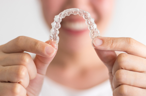 Ortodoncia invisible con alineadores transparentes